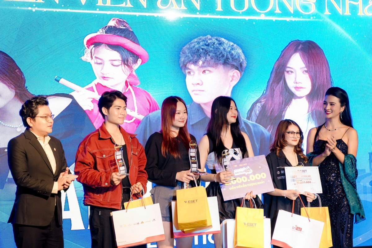 'Vai diễn cuối cùng' lập hat-trick tại Gala Công chiếu và Trao giải Media24h 2025: Mở ra cánh cửa điện ảnh quốc tế