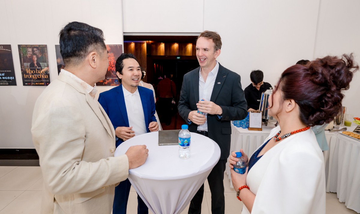 Dàn ban giám khảo và khách mời VIP trên thảm đỏ Gala Media24h 2025