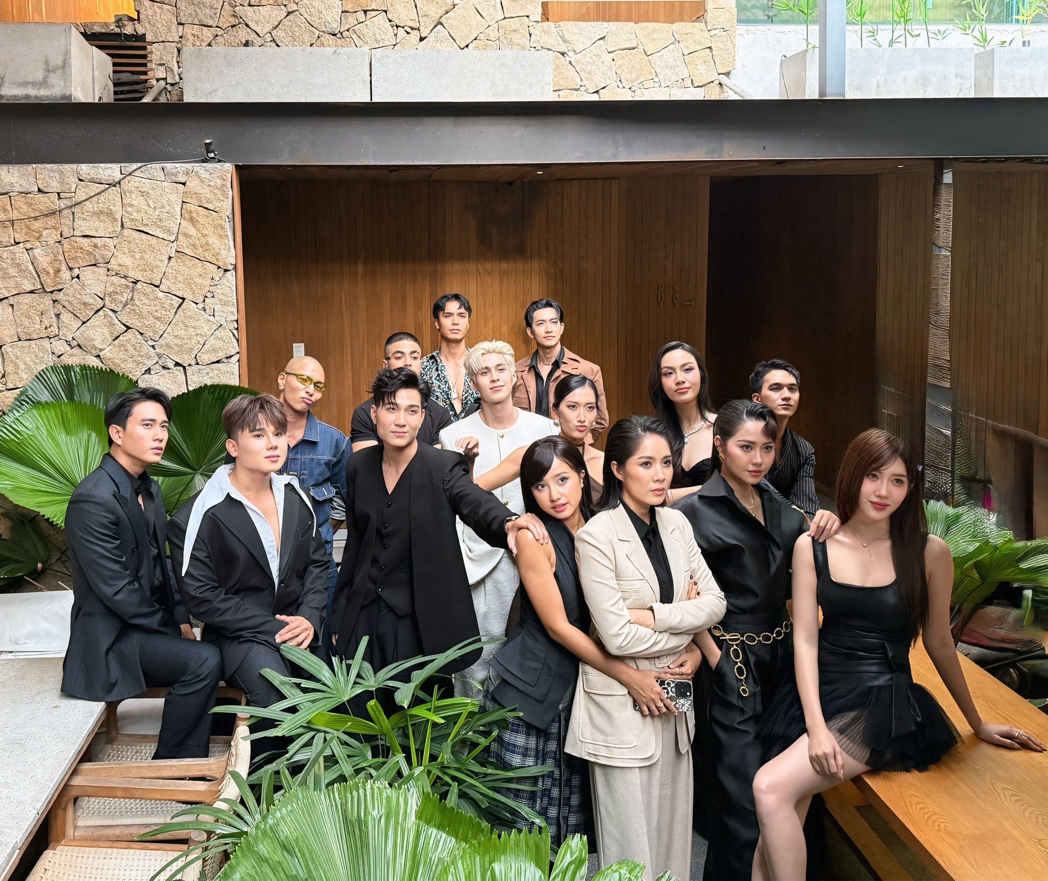 Lê Phương - Trịnh Thảo: 'Nữ chính hụt' gây bão 'Cô đừng hòng thoát khỏi tôi'