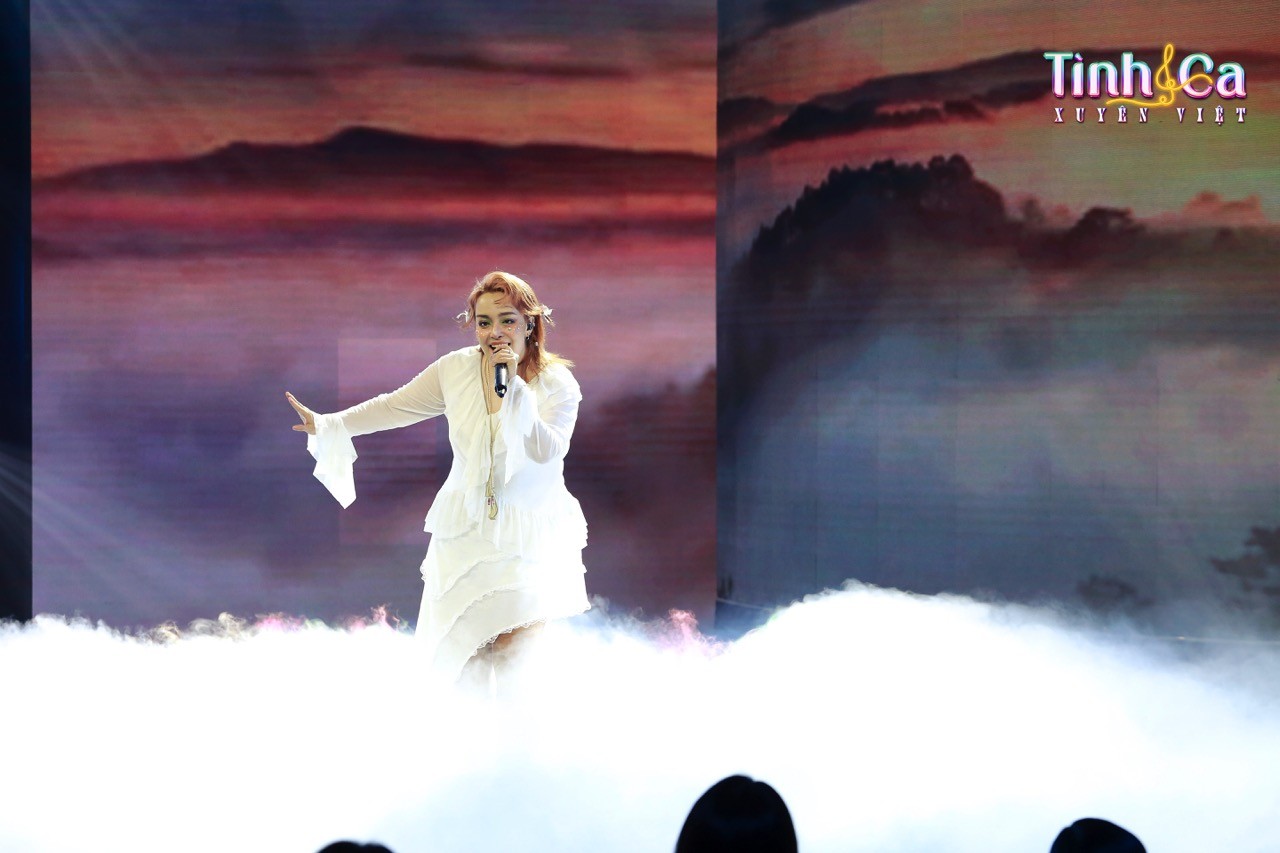 'Tình ca xuyên Việt': Nam idol Kpop gây bất ngờ với khả năng hát tiếng việt cực mượt