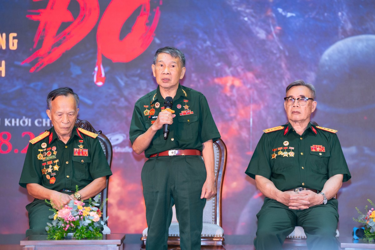 Tại sao 'Mưa đỏ' là tác phẩm đáng xem?