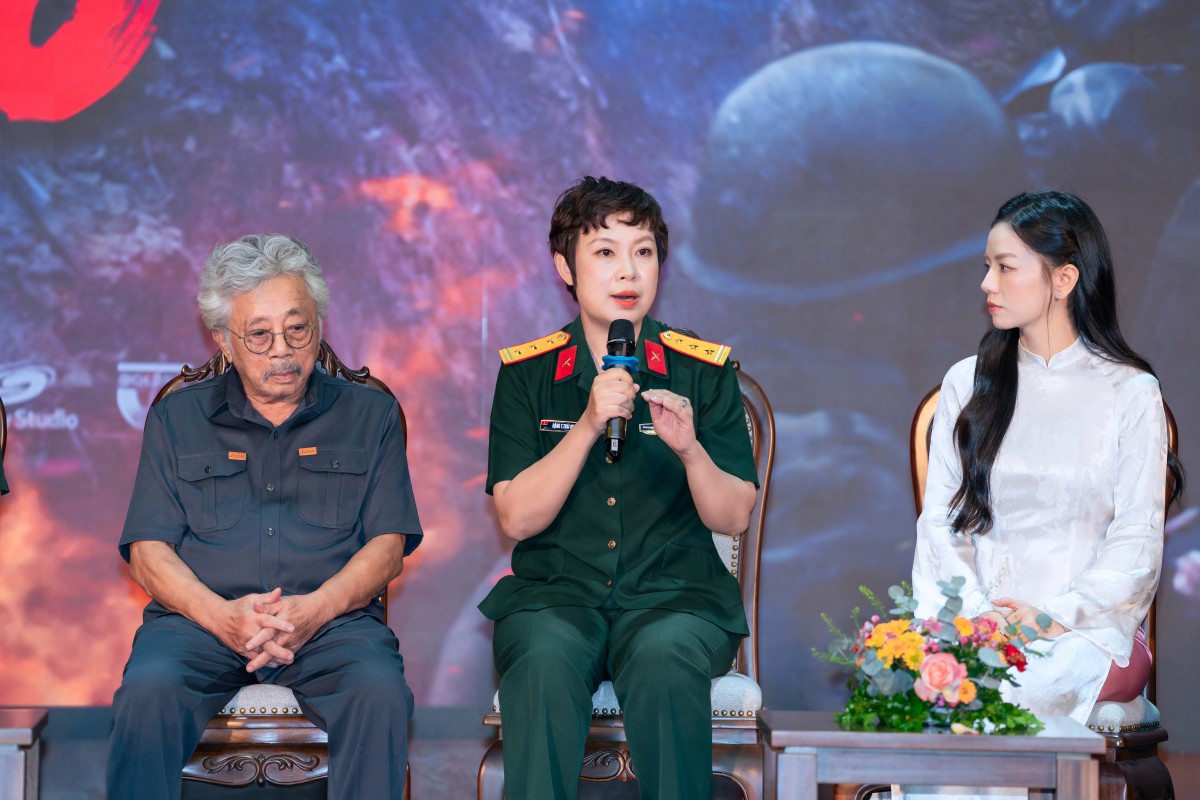 Tại sao 'Mưa đỏ' là tác phẩm đáng xem?