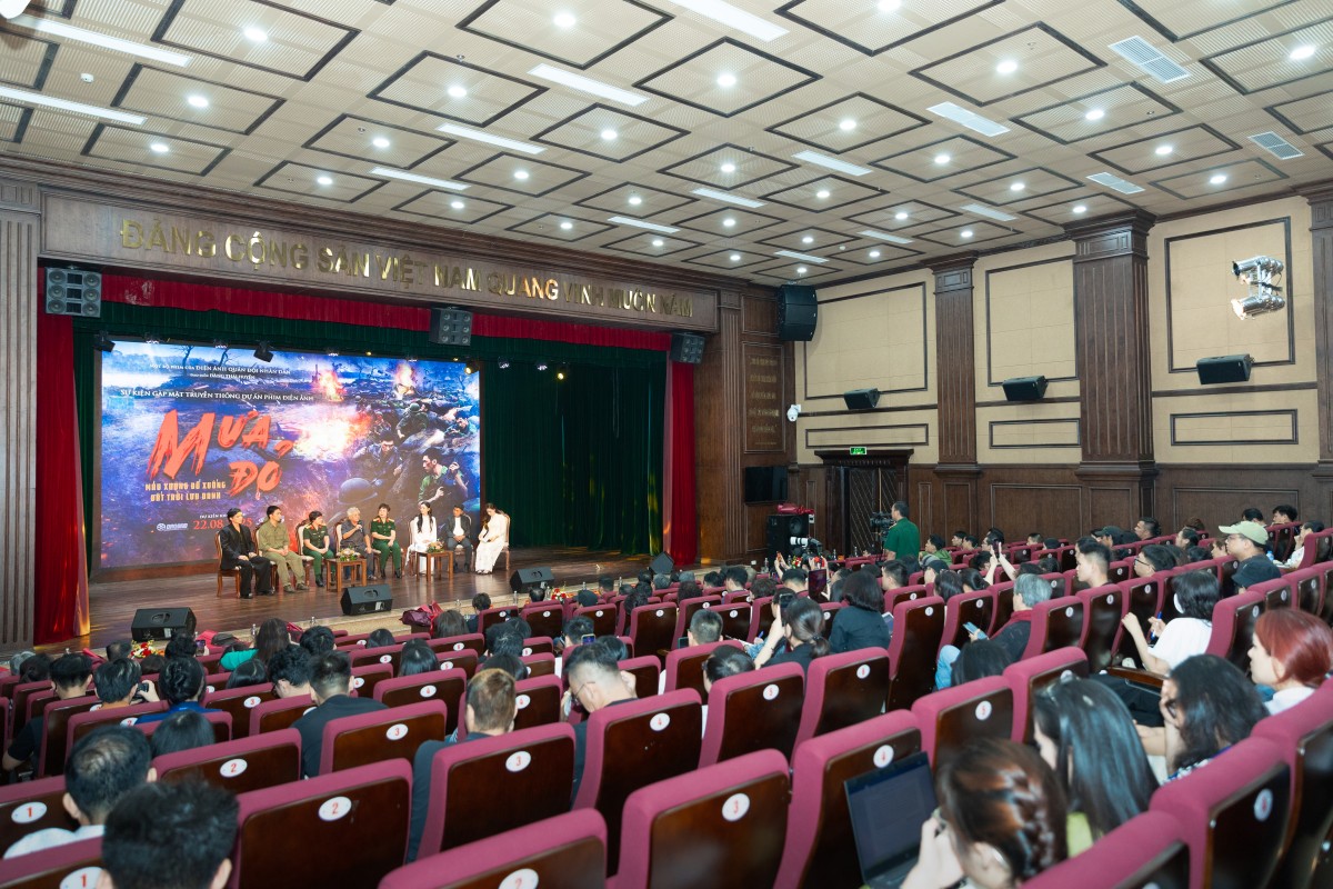 Tại sao 'Mưa đỏ' là tác phẩm đáng xem?