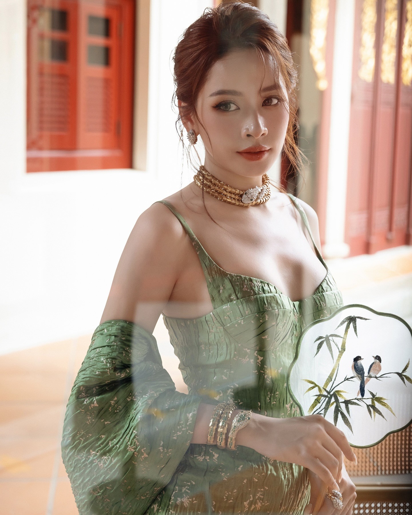 Chi Pu gây bão: Nhan sắc và thần thái 'cân' hết dàn sao Quốc tế