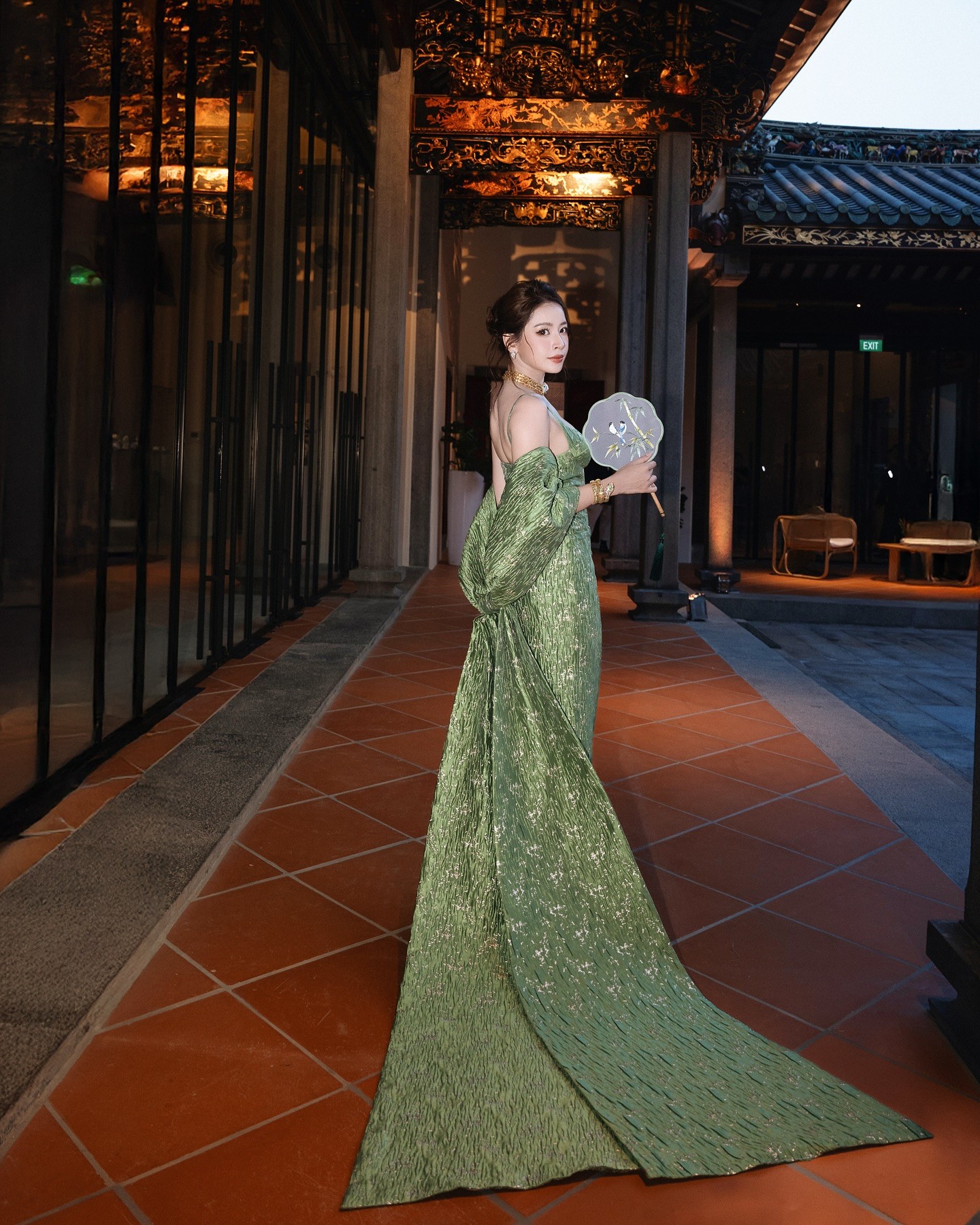 Chi Pu gây bão: Nhan sắc và thần thái 'cân' hết dàn sao Quốc tế