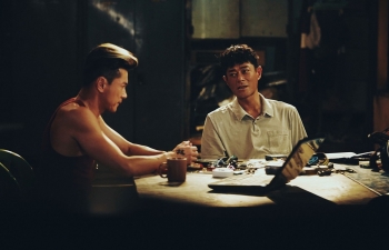 Cổ Thiên Lạc trở lại với vai thám tử u uất: Phim mới khiến khán giả vừa sợ, vừa thương