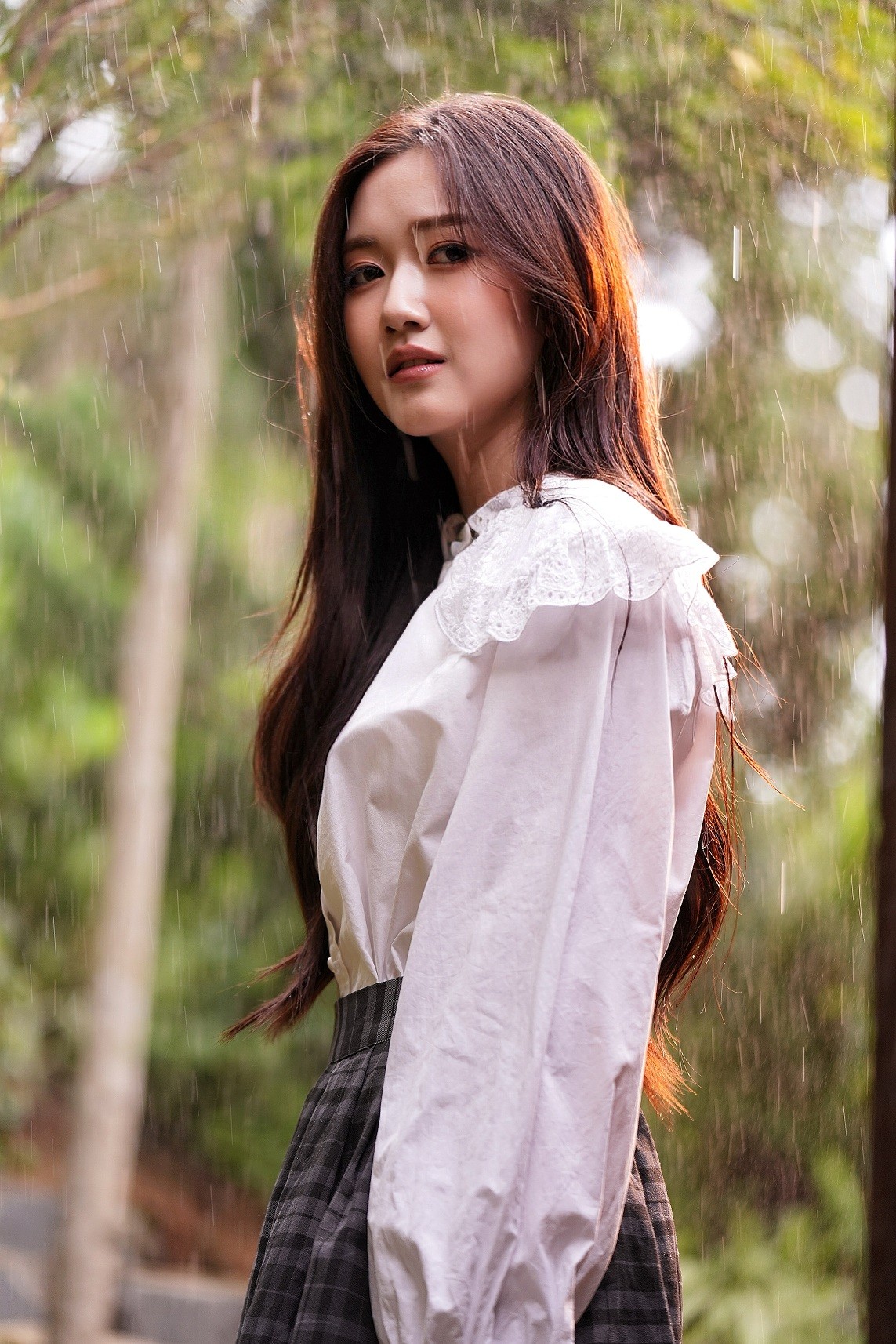 Ca sĩ Gen Z Thoại Nghi 'chạy deadline' MV mới giữa lịch trình lưu diễn quốc tế