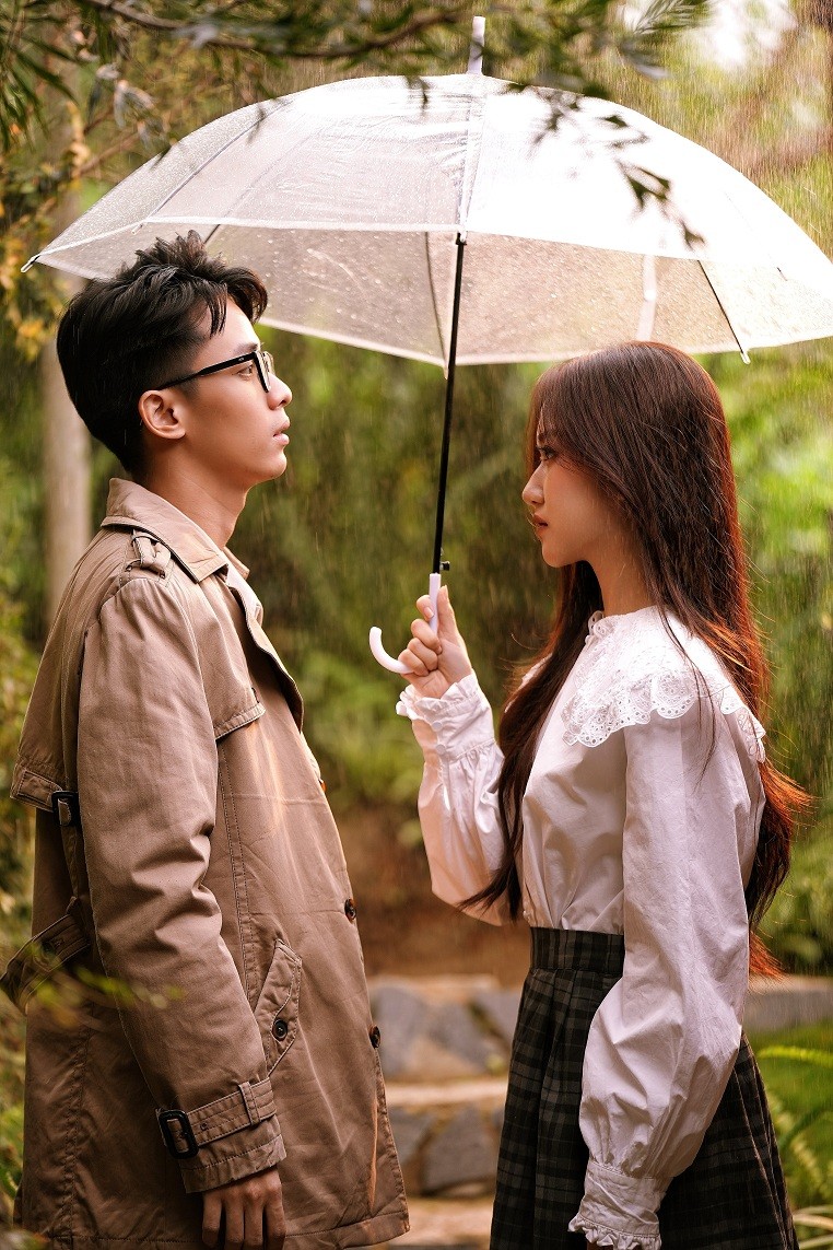 Ca sĩ Gen Z Thoại Nghi 'chạy deadline' MV mới giữa lịch trình lưu diễn quốc tế