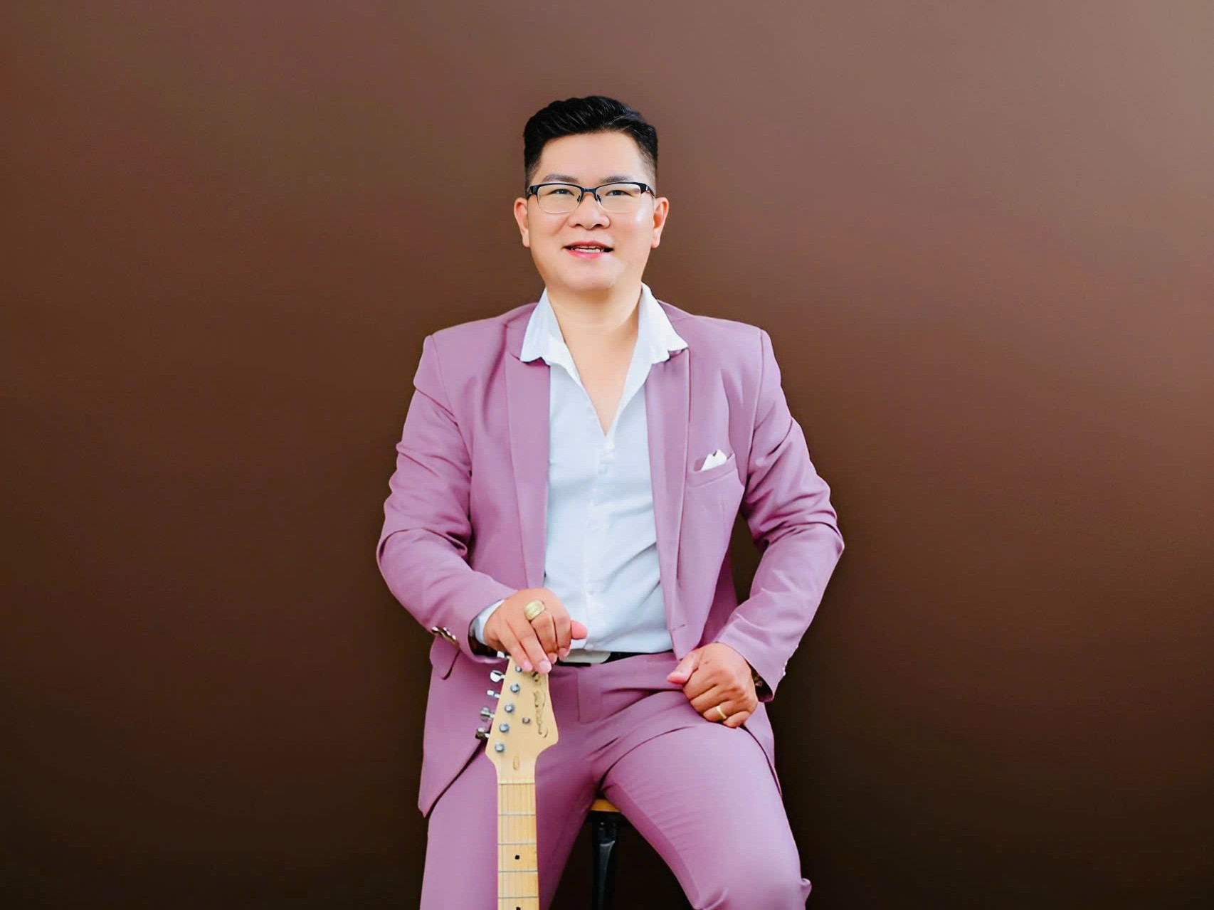 Ca sĩ Huỳnh Lợi, Hồng Mơ thăng hoa cùng hai ca khúc thấm đẫm lòng biết ơn của nhạc sĩ Lê Bá Thường nhân kỷ niệm Ngày Thương binh Liệt sĩ 27/7