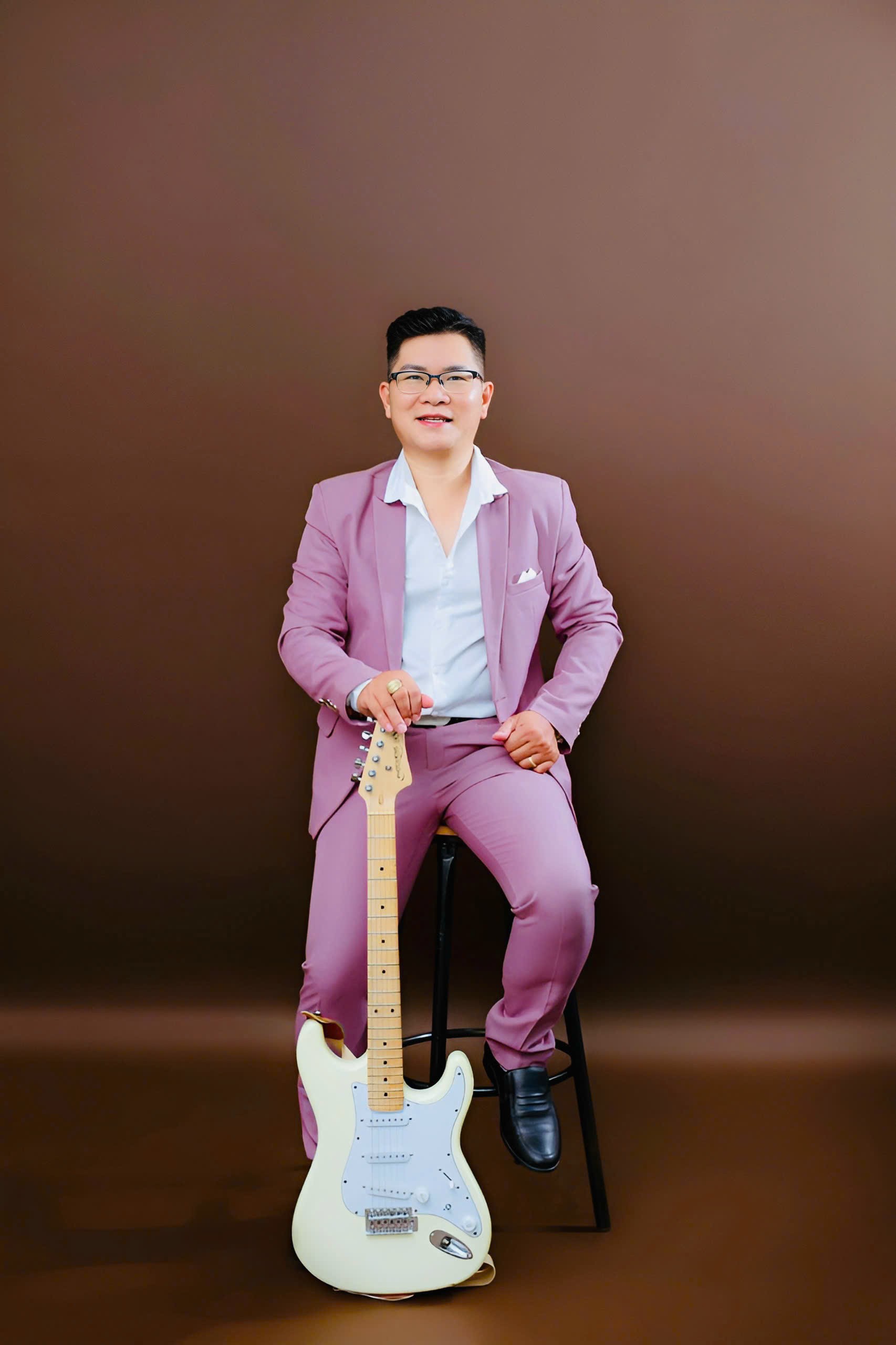 Ca sĩ Huỳnh Lợi, Hồng Mơ thăng hoa cùng hai ca khúc thấm đẫm lòng biết ơn của nhạc sĩ Lê Bá Thường nhân kỷ niệm Ngày Thương binh Liệt sĩ 27/7