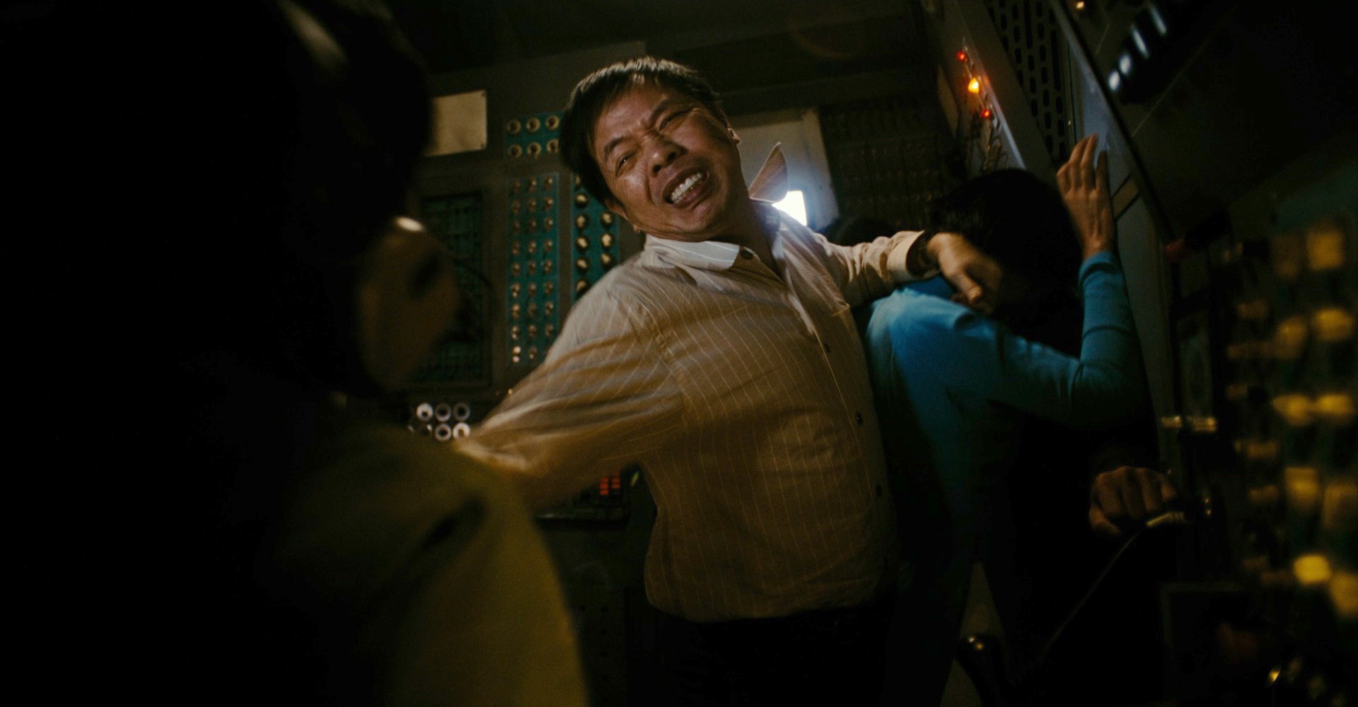 'Tử chiến trên không': Phim Việt đầu tiên lấy đề tài không tặc tung teaser chính thức đầy căng thẳng giữa cái thiện và cái ác