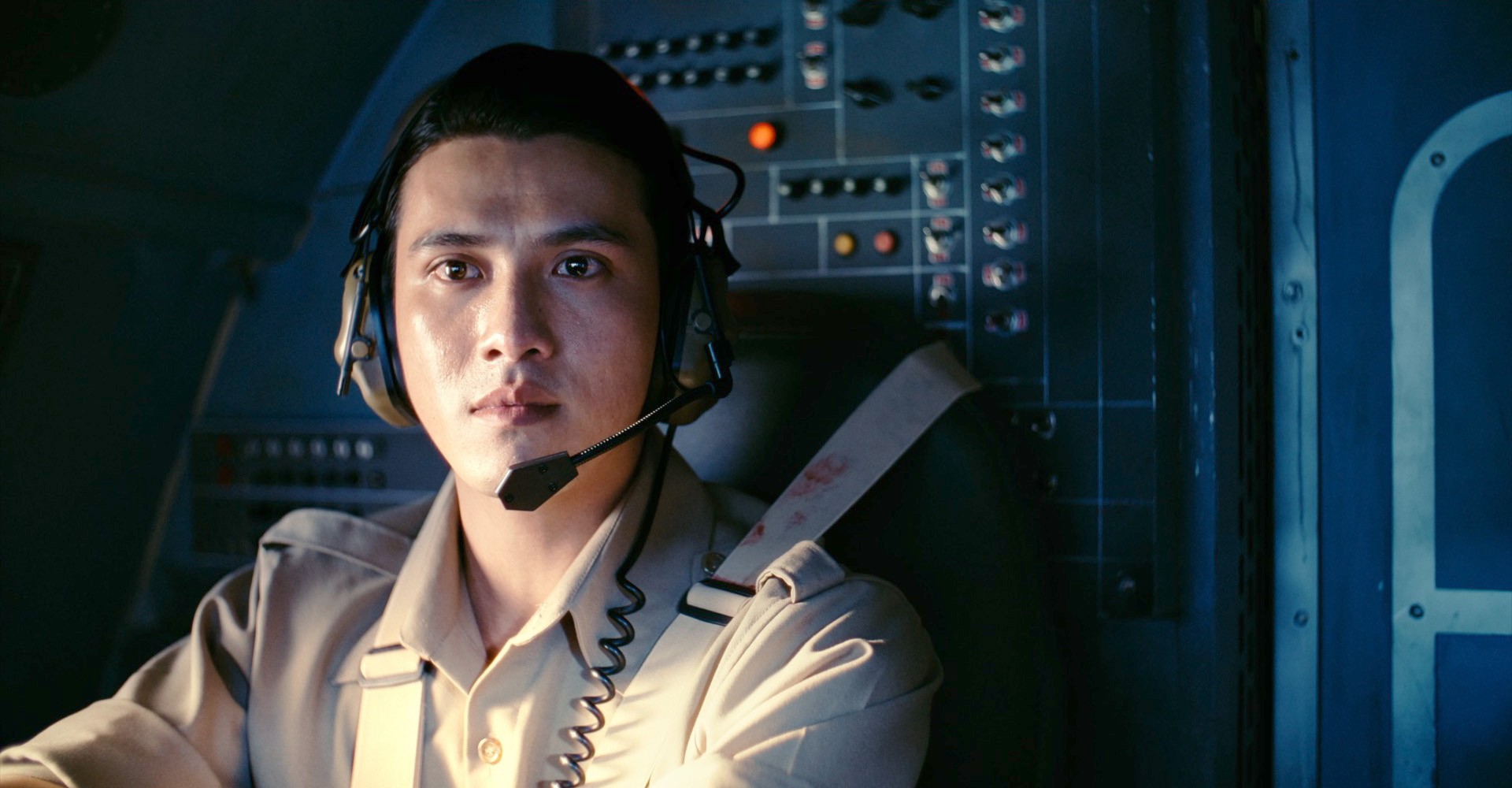 'Tử chiến trên không': Phim Việt đầu tiên lấy đề tài không tặc tung teaser chính thức đầy căng thẳng giữa cái thiện và cái ác