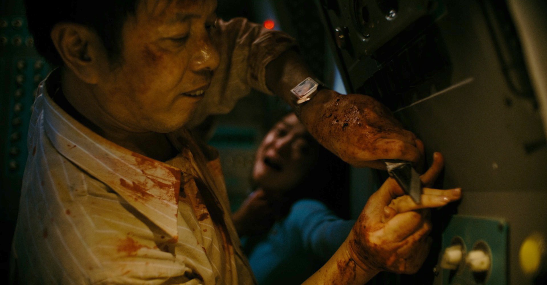 'Tử chiến trên không': Phim Việt đầu tiên lấy đề tài không tặc tung teaser chính thức đầy căng thẳng giữa cái thiện và cái ác