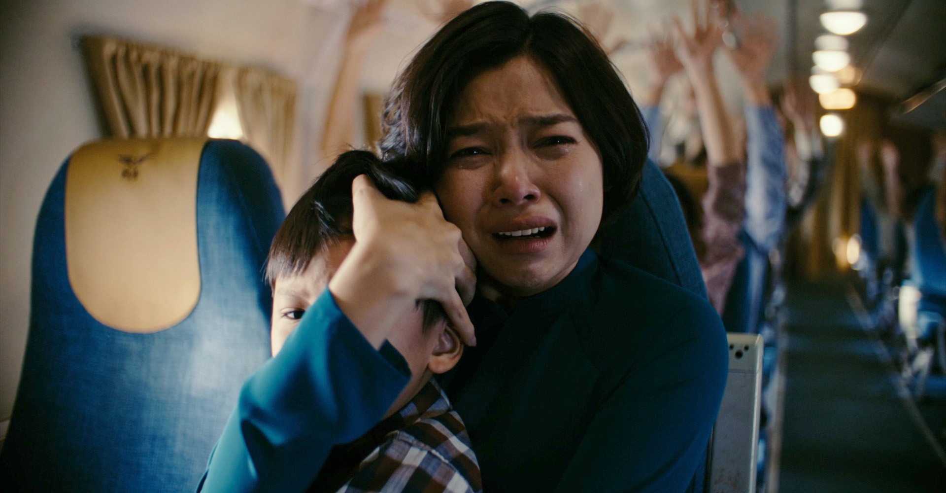 'Tử chiến trên không': Phim Việt đầu tiên lấy đề tài không tặc tung teaser chính thức đầy căng thẳng giữa cái thiện và cái ác