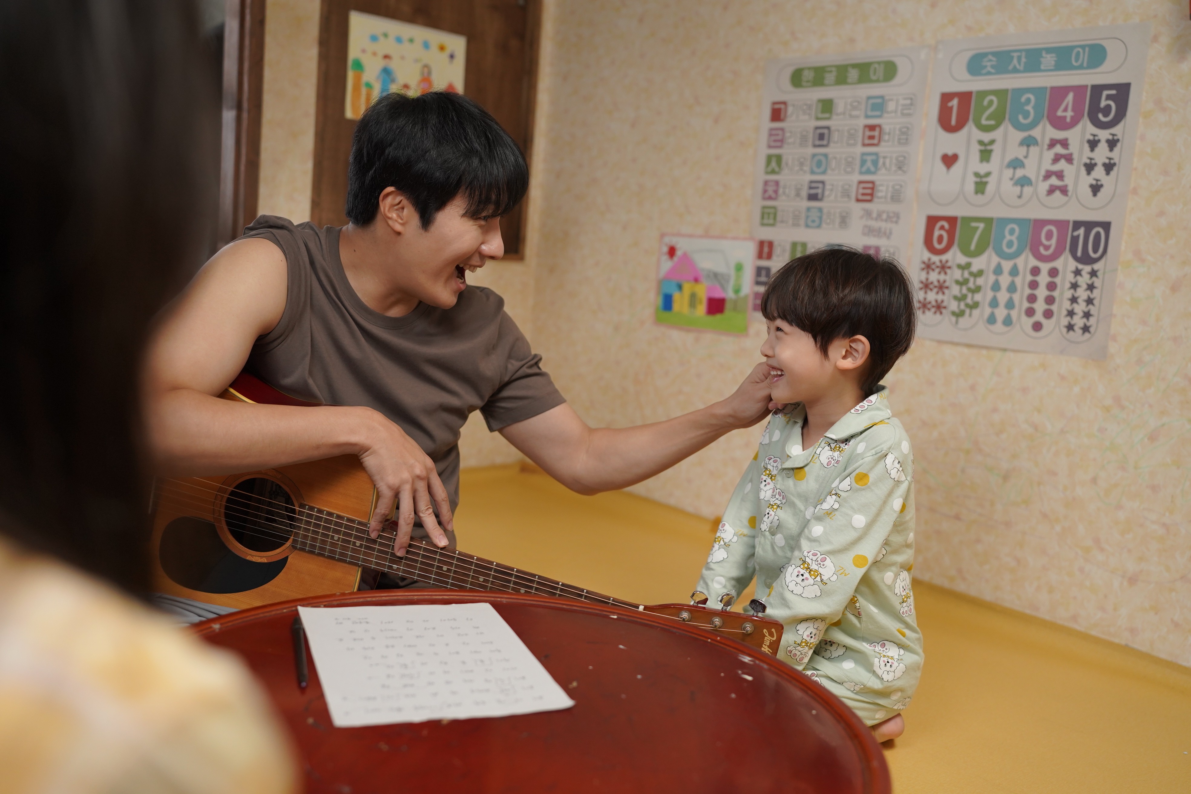 Nhạc sĩ Hàn Quốc sáng tác OST 'Mang mẹ đi bỏ': Diễn xuất của Hồng Đào và Tuấn Trần khiến âm nhạc của tôi thêm trọn vẹn!