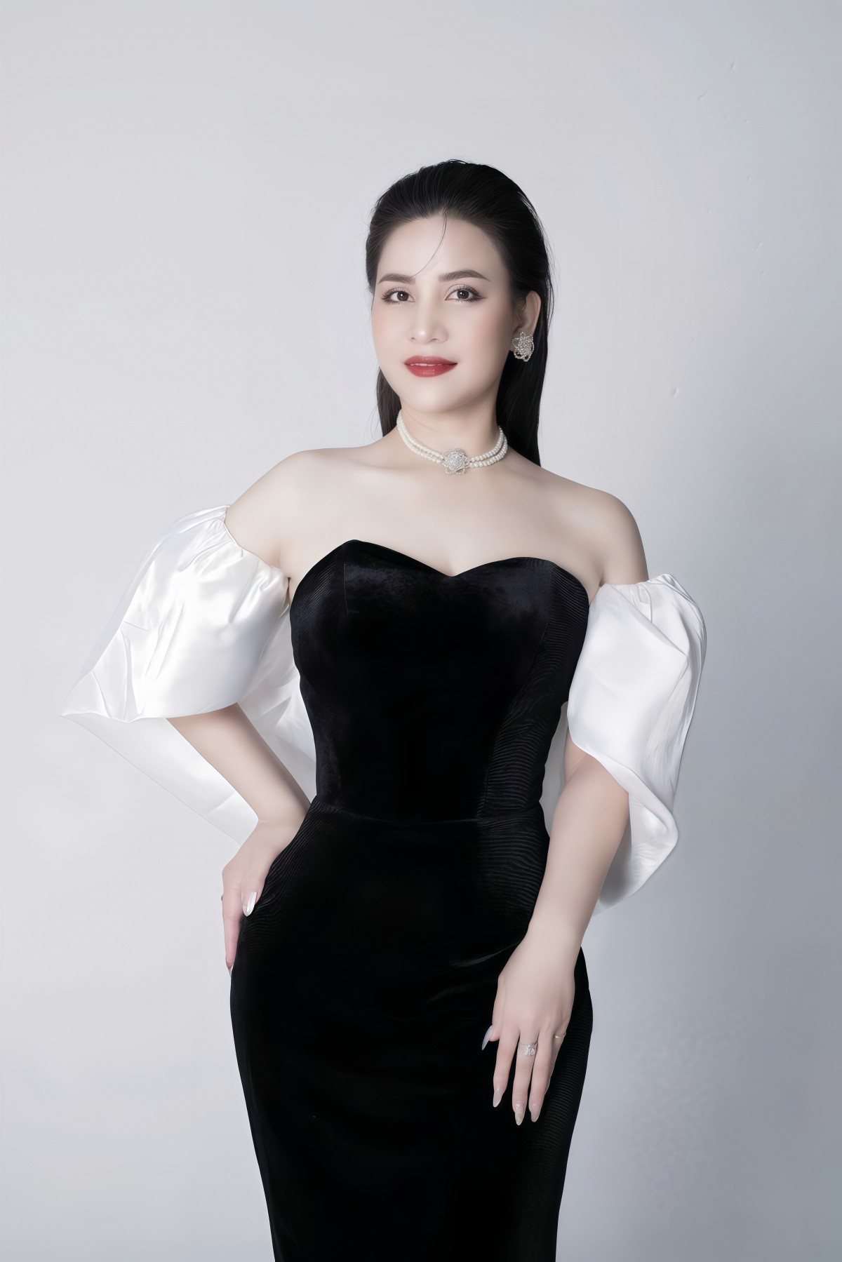 Hoàng Ngọc Tiệp: 'Để tồn tại trong showbiz, tôi vừa 'thép' nhưng cũng có trái tim nhạy cảm với nghệ thuật!'