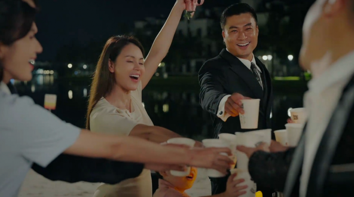 Vương Hạc Đệ & Triệu Lộ Tư bán tạp chí 'đắt như tôm' tươi vì phim hot