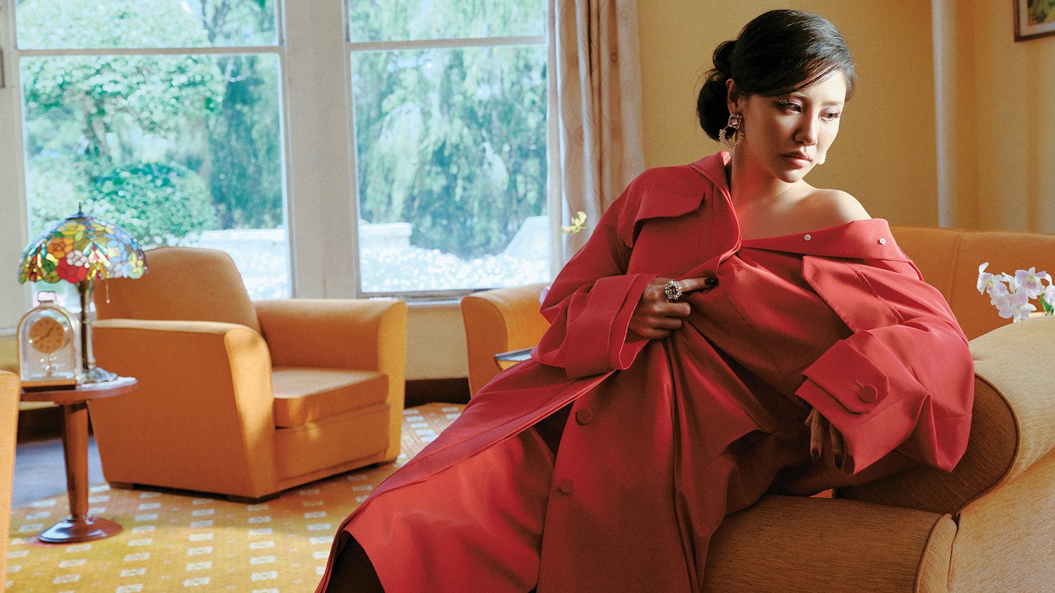 MV 'Ướt lòng' của Văn Mai Hương: Hồi ức của hồng nhan từng yêu đến kiệt cùng