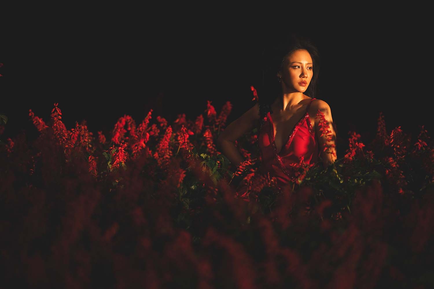 MV 'Ướt lòng' của Văn Mai Hương: Hồi ức của hồng nhan từng yêu đến kiệt cùng