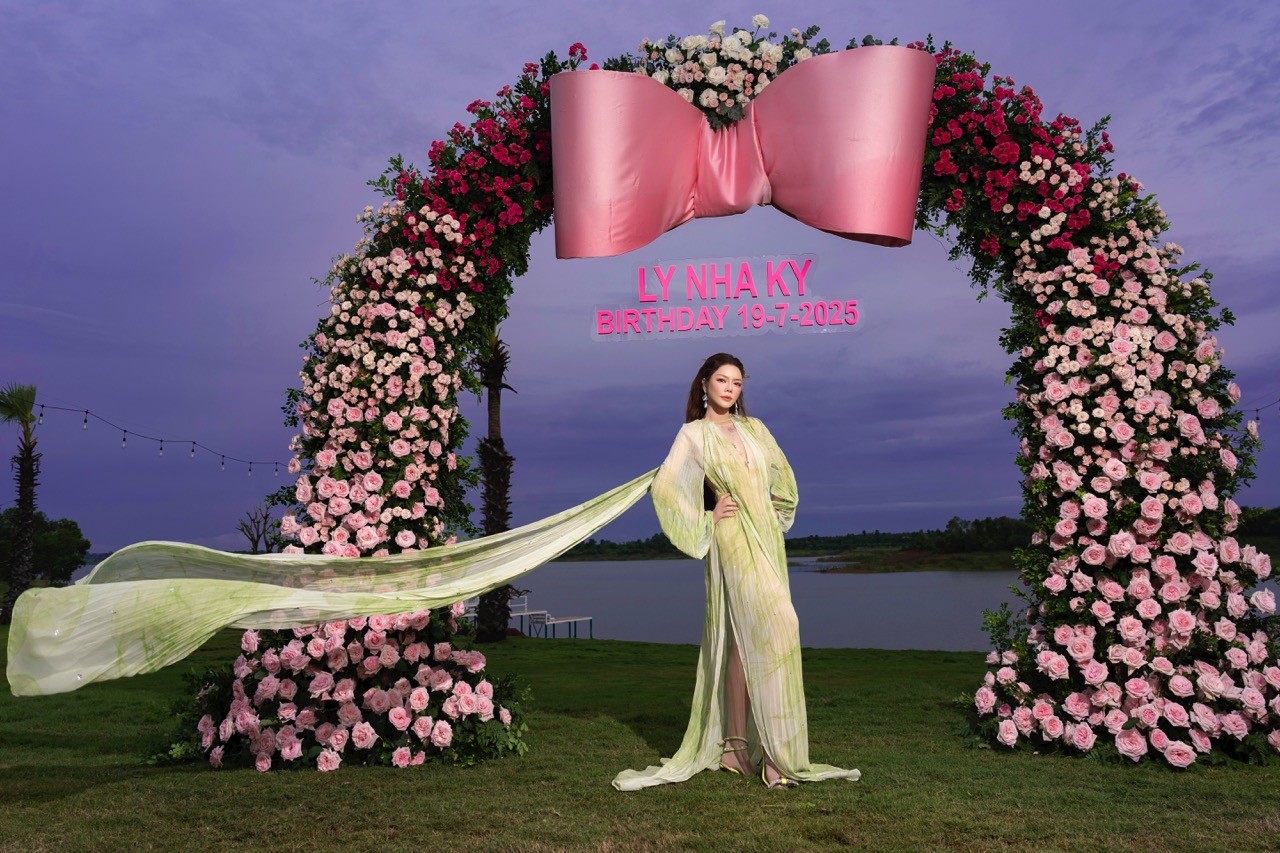 Lý Nhã Kỳ chi tiền tỷ đón tuổi mới: Biến resort 10 hecta thành cung điện, showbiz Việt hội tụ