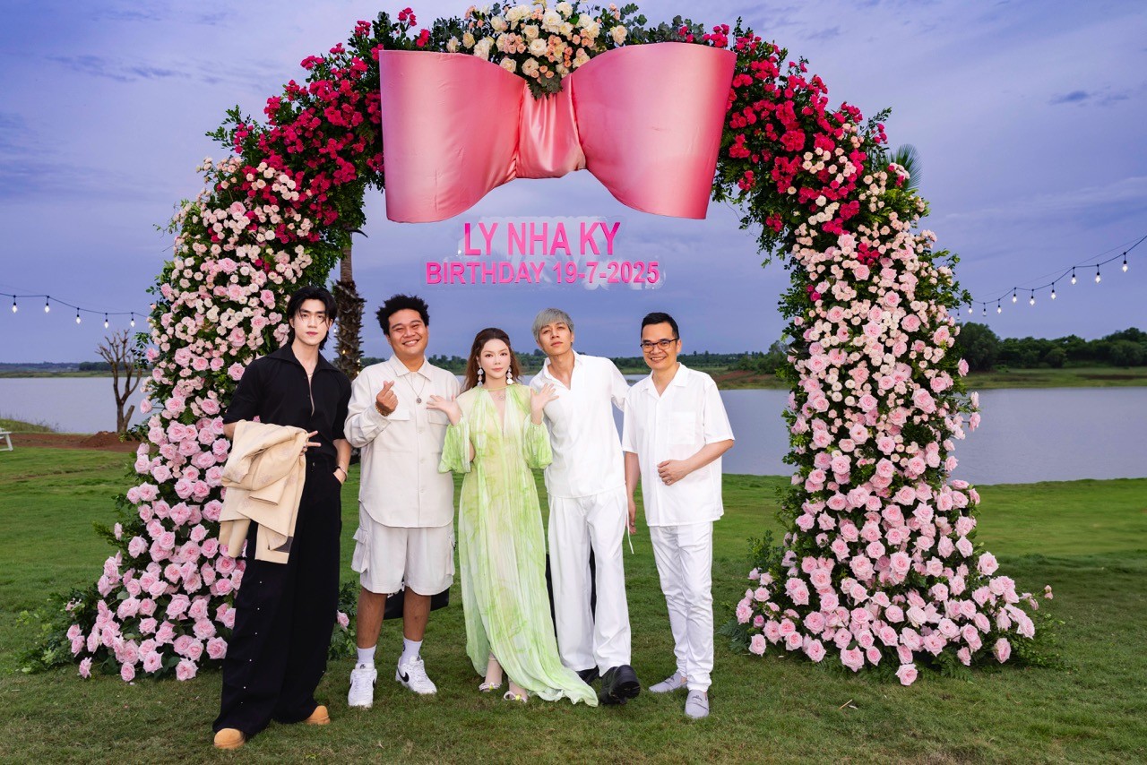 Lý Nhã Kỳ chi tiền tỷ đón tuổi mới: Biến resort 10 hecta thành cung điện, showbiz Việt hội tụ