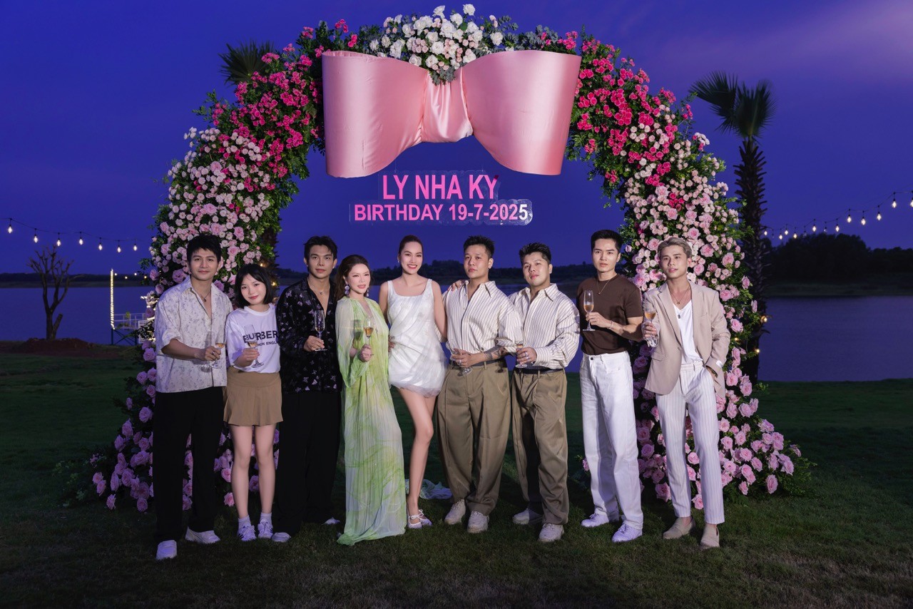 Lý Nhã Kỳ chi tiền tỷ đón tuổi mới: Biến resort 10 hecta thành cung điện, showbiz Việt hội tụ