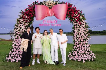 Lý Nhã Kỳ chi tiền tỷ đón tuổi mới: Biến resort 10 hecta thành cung điện, showbiz Việt hội tụ