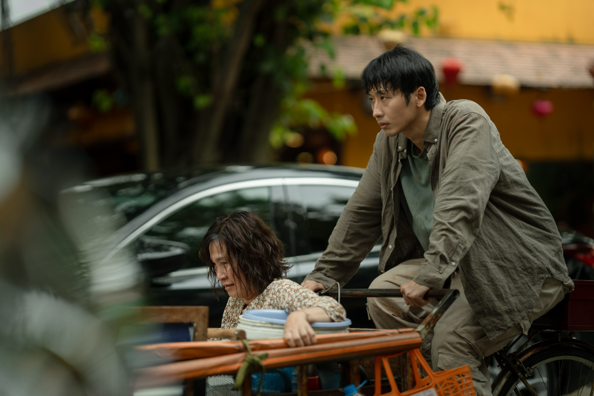 'Mang mẹ đi bỏ' top 1 doanh thu nhưng có làm hài lòng khán giả?