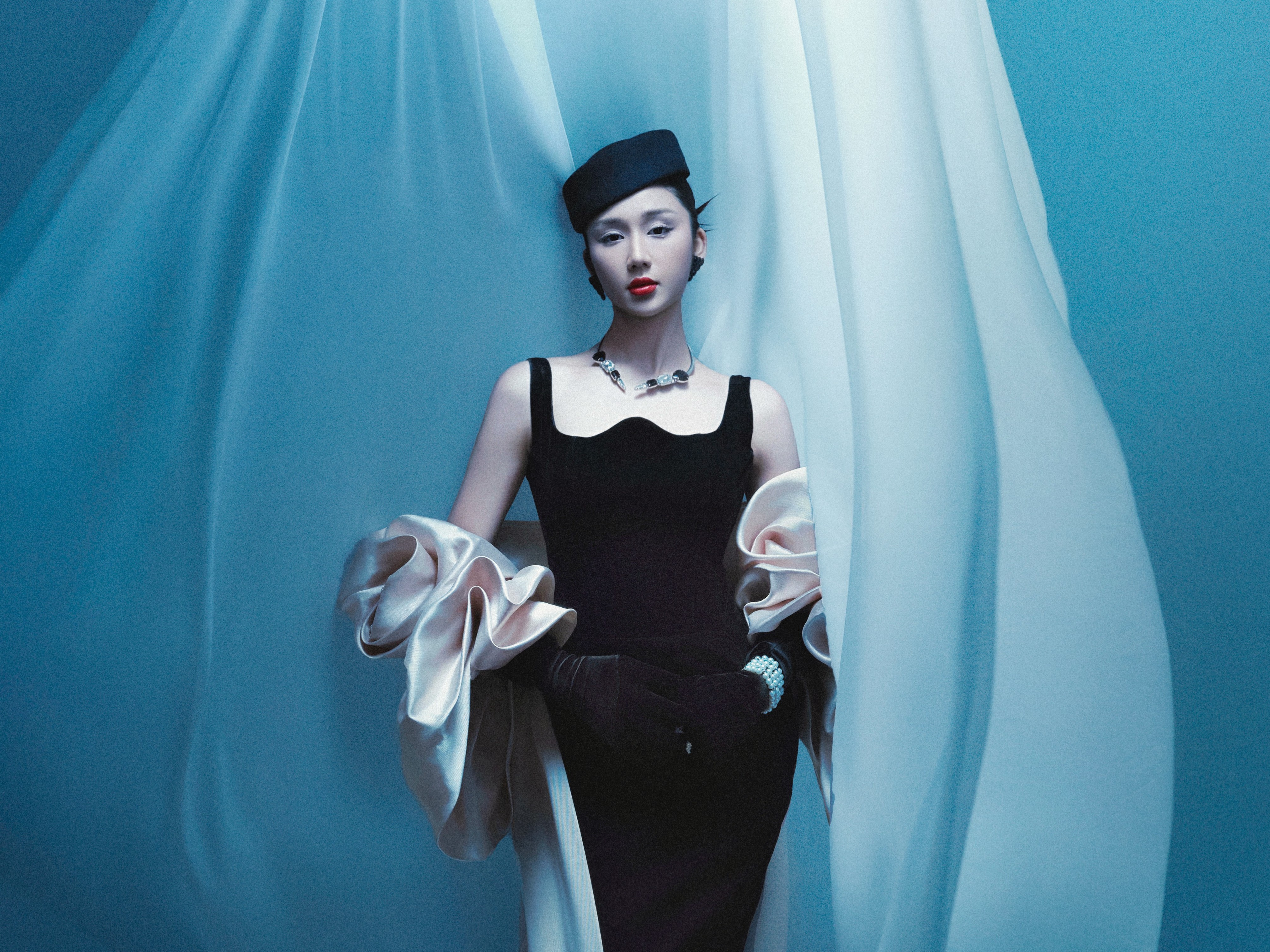 Mina Young trở lại với 'Living in Legend', mở lối giao thoa giữa âm nhạc và thể thao điện tử