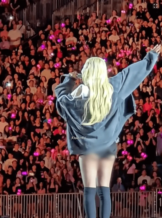 Rosé là thành viên tiếp theo của BlackPink vướng tranh cãi trang phục