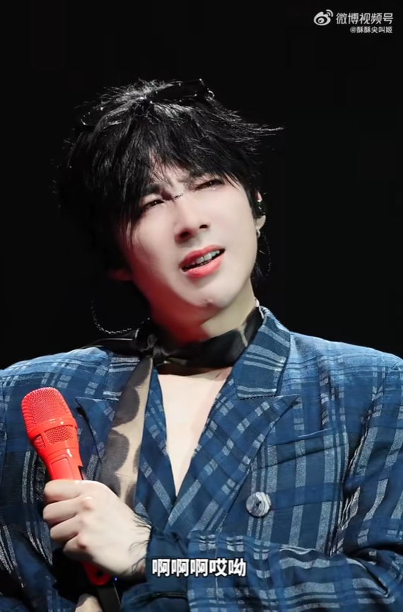 Lưu Vũ Ninh 'vỡ òa' cảm xúc, bật khóc tại đêm nhạc