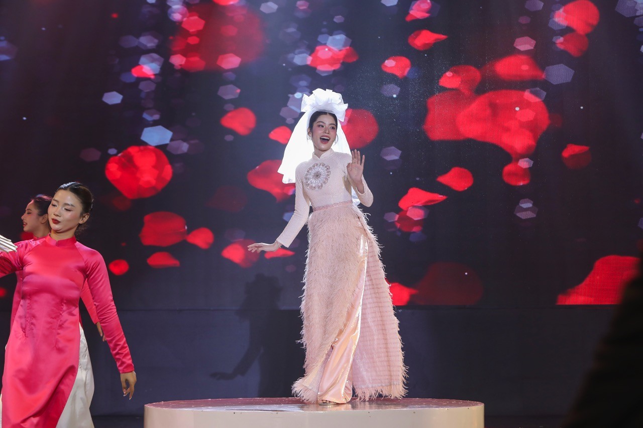 Giám khảo Vũ Thành Vinh đánh giá cao tinh thần dám nghĩ dám làm của Vương Khánh khi đến với 'Tình Bolero 2025'