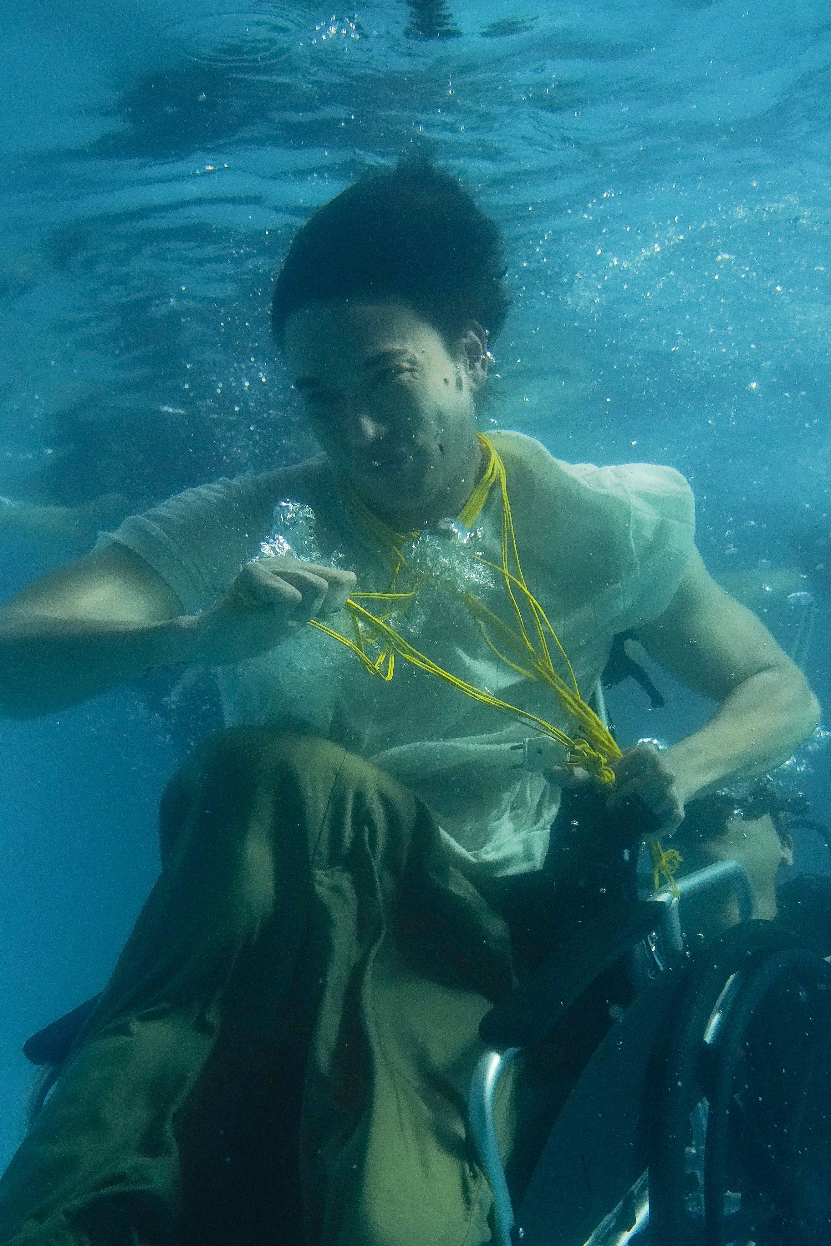 Đạo diễn Vũ Thành Vinh mất ngủ vì cảnh quay dưới nước cực nguy hiểm trong phim 'Chị ngã em nâng'