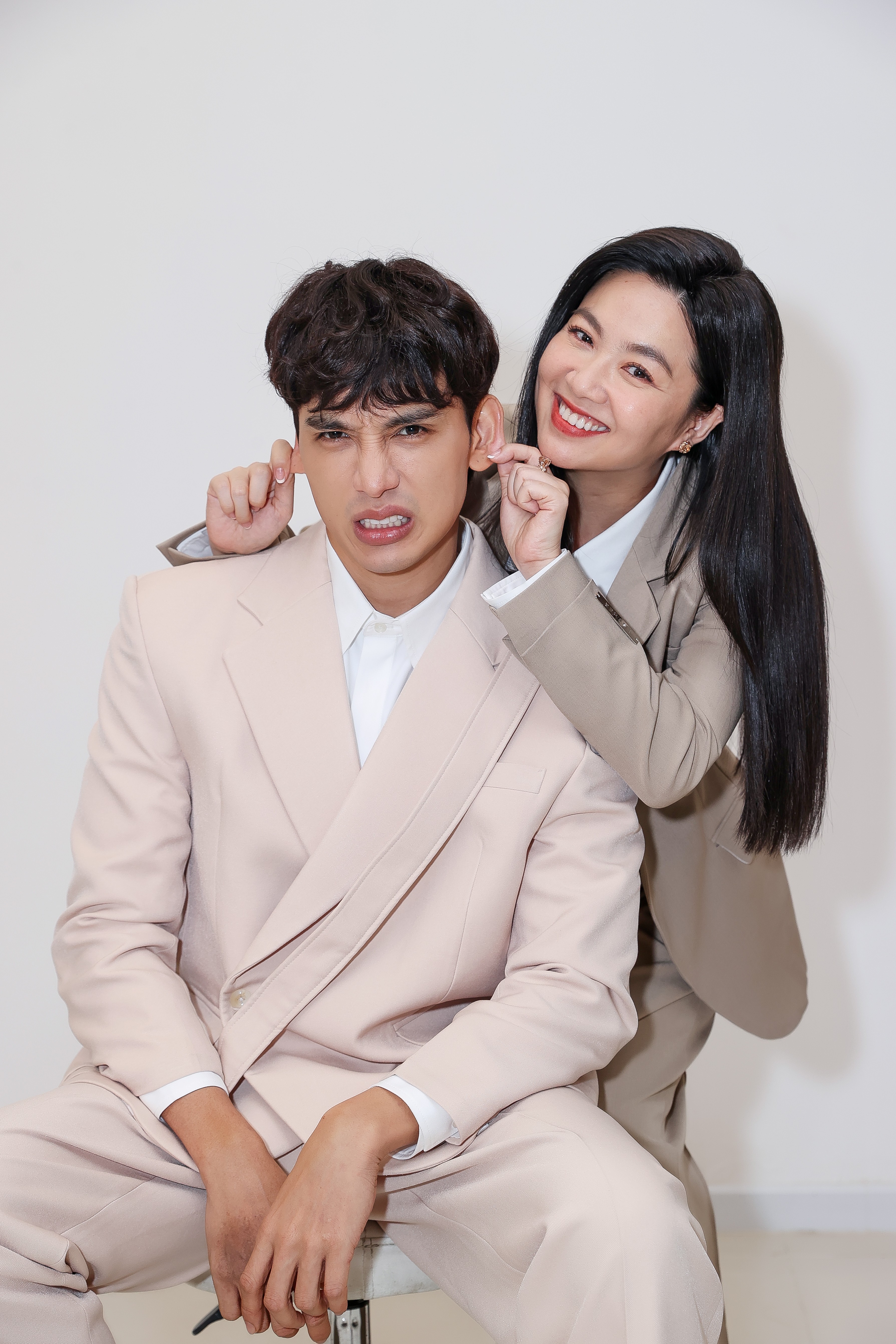 Đạo diễn Vũ Thành Vinh mất ngủ vì cảnh quay dưới nước cực nguy hiểm trong phim 'Chị ngã em nâng'