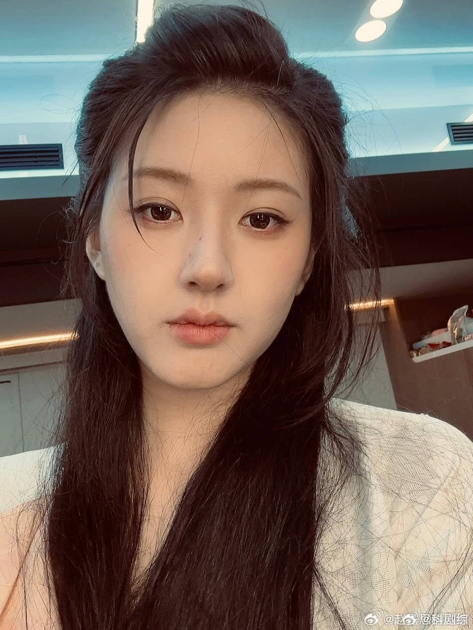 Triệu Lộ Tư bị công ty quản lý hủy hoại sự nghiệp ra sao?