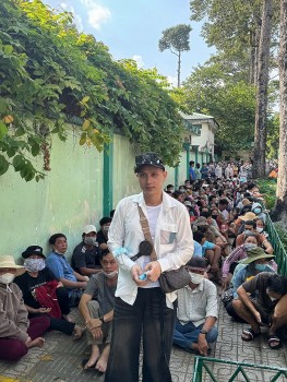 Nguyên Vũ tặng 500 phần quà thiện nguyện nhân kỷ niệm sinh nhật