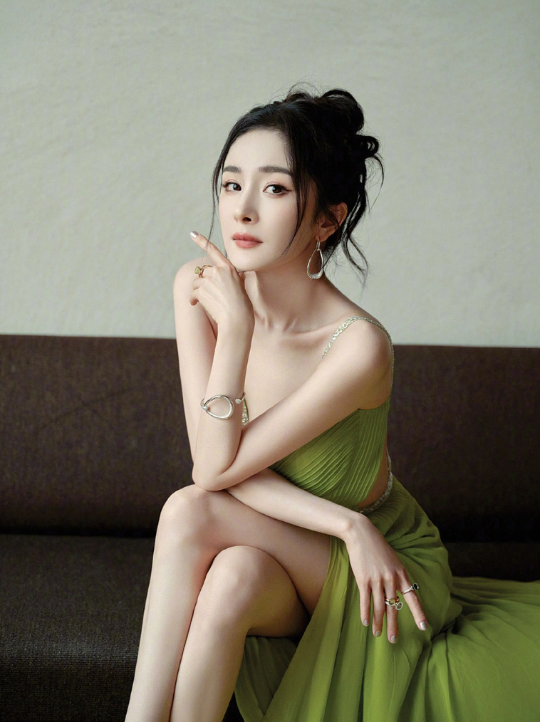 Sau ồn ào của Triệu Lộ Tư, netizen bất ngờ ‘réo tên’ Dương Mịch