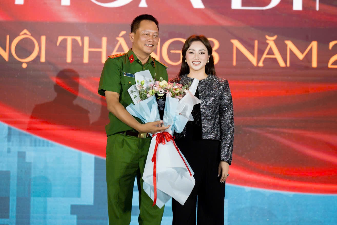 Chương trình 'Viết tiếp câu chuyện hòa bình' phục vụ cán bộ, chiến sĩ tham gia Lễ kỷ niệm 80 năm Cách mạng tháng Tám và Quốc khánh 2/9