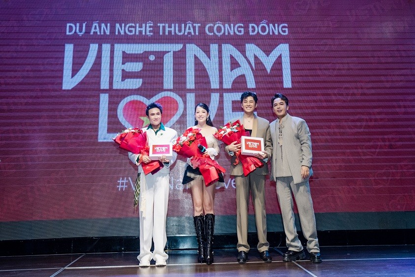 Hàng trăm người nổi tiếng dự buổi công bố dự án 'Vietnam Love'