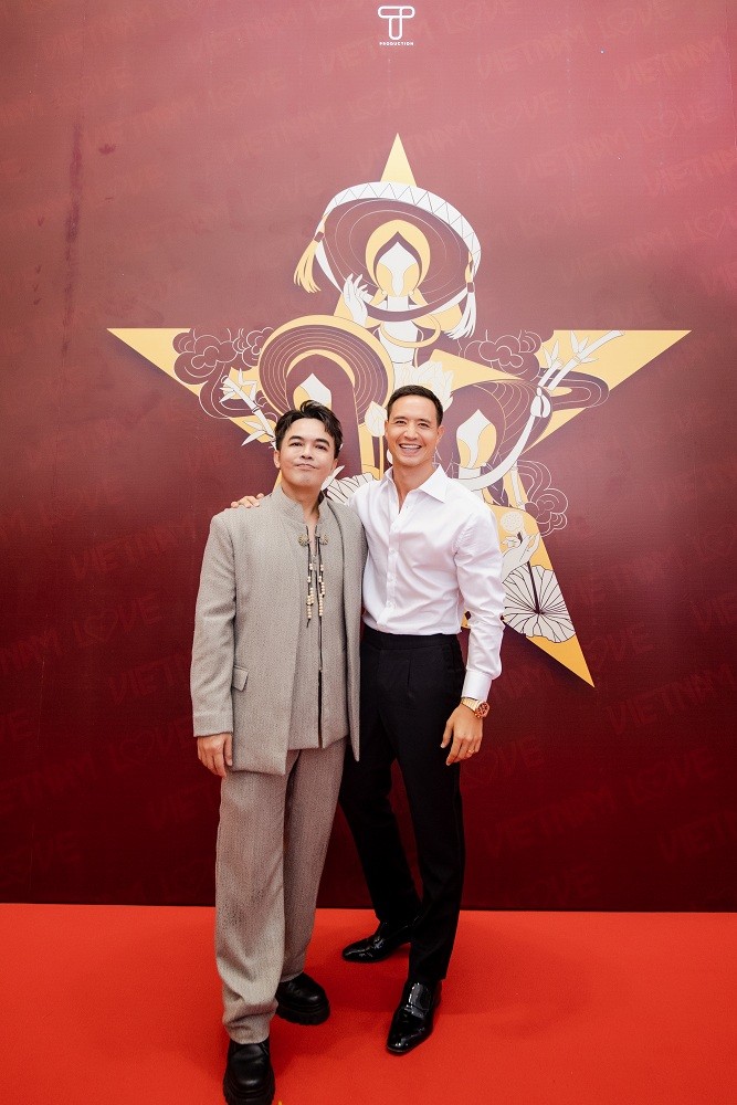 Hàng trăm người nổi tiếng dự buổi công bố dự án 'Vietnam Love'