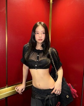 Jennie (BlackPink) lăng xê xu hướng thời trang gợi cảm
