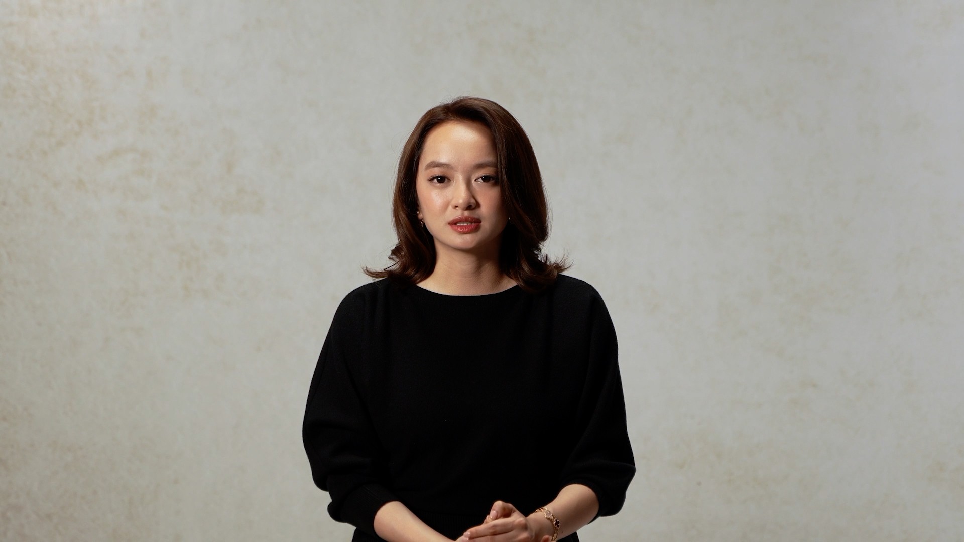 Thái Hòa từ lính du kích anh hùng trong 'Địa đạo' nay trở thành không tặc âm mưu cướp máy bay ở 'Tử chiến trên không'