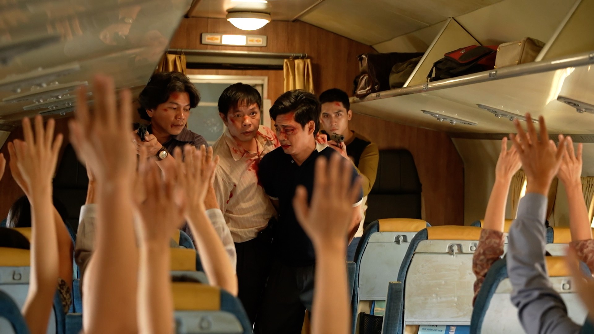 Thái Hòa từ lính du kích anh hùng trong 'Địa đạo' nay trở thành không tặc âm mưu cướp máy bay ở 'Tử chiến trên không'