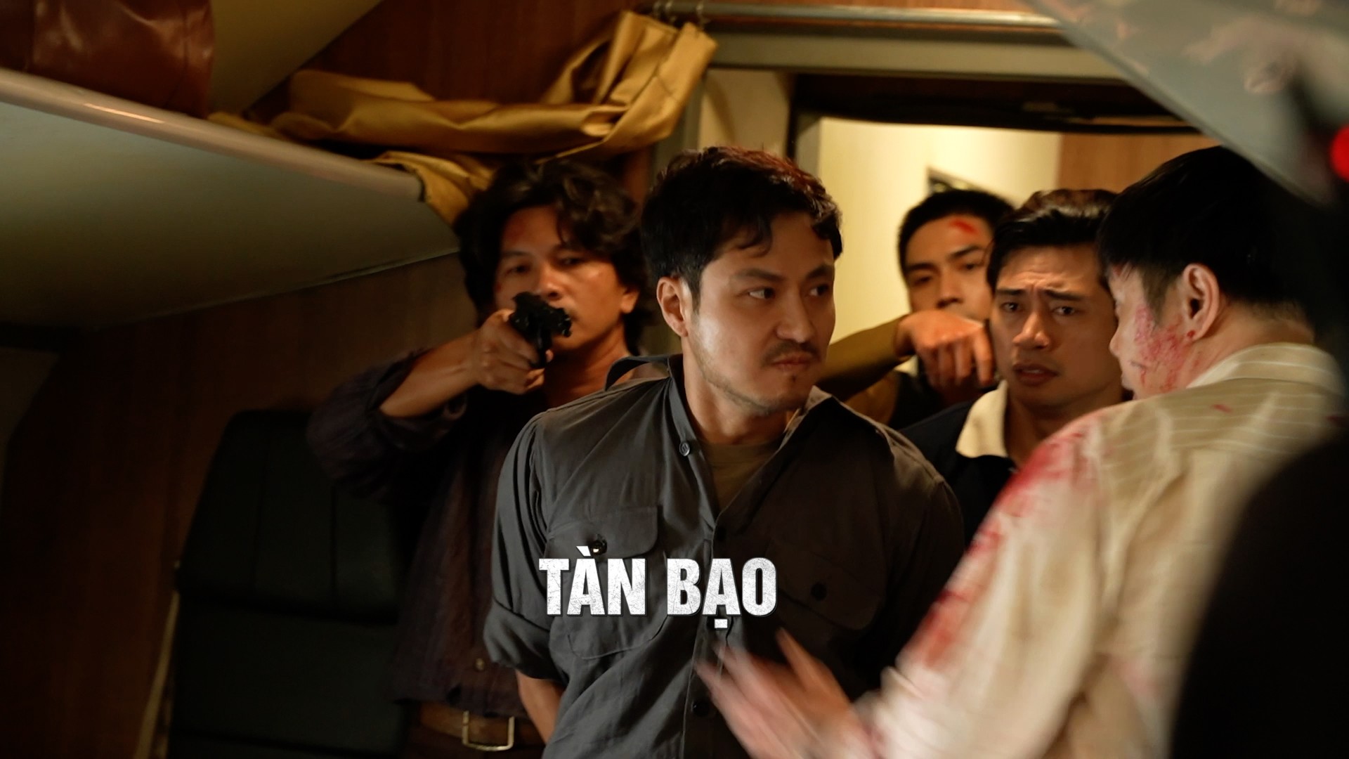 Thái Hòa từ lính du kích anh hùng trong 'Địa đạo' nay trở thành không tặc âm mưu cướp máy bay ở 'Tử chiến trên không'