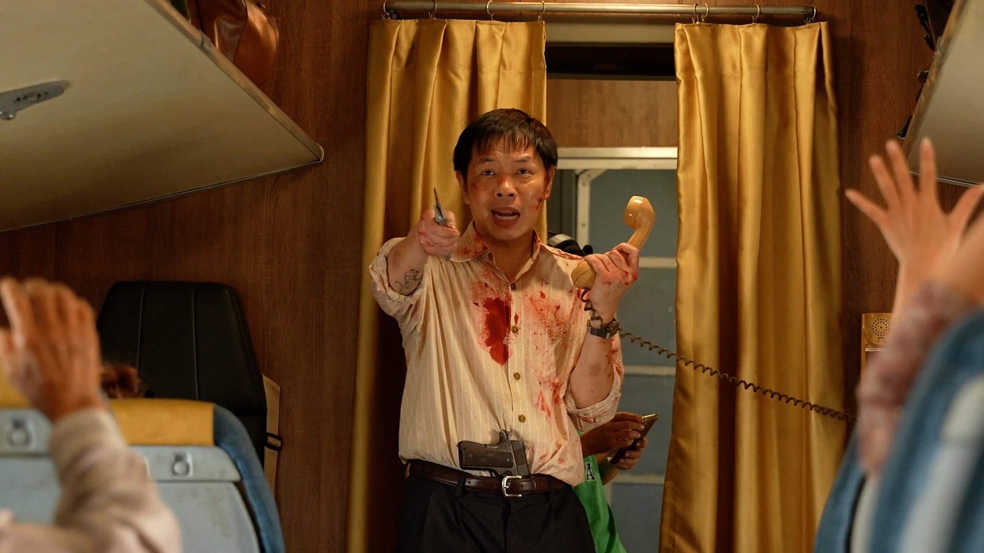 Thái Hòa từ lính du kích anh hùng trong 'Địa đạo' nay trở thành không tặc âm mưu cướp máy bay ở 'Tử chiến trên không'