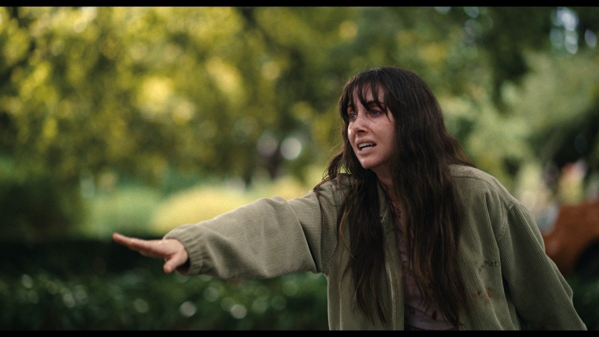 'Together - Dính lẹo' 'gây bão' giới phê bình quốc tế: Màn kết hợp điên rồ giữa kinh dị xác thịt và tình yêu vặn vẹo!