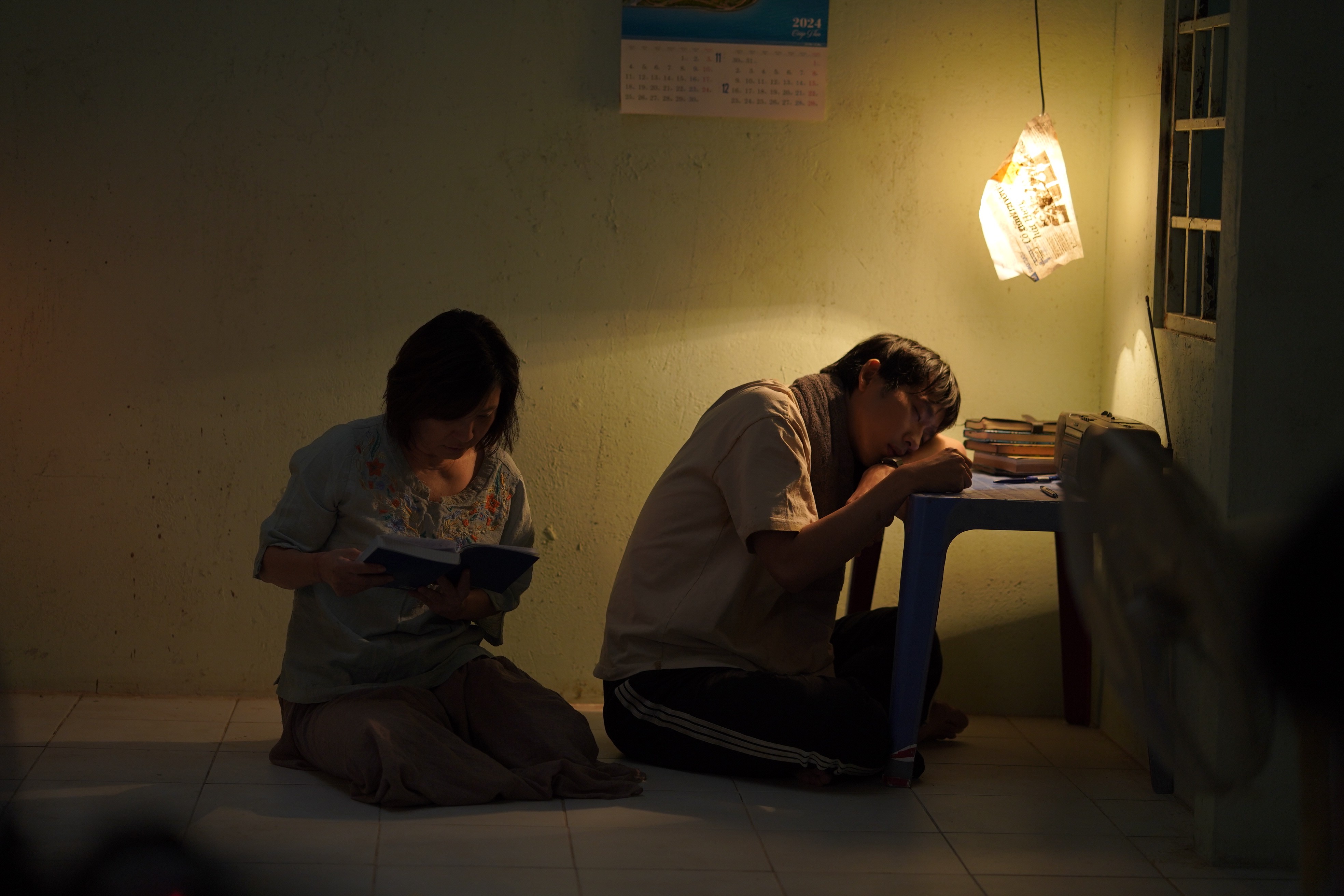 Văn Mai Hương hát lên nỗi lòng người mẹ trong phim 'Mang mẹ đi bỏ'