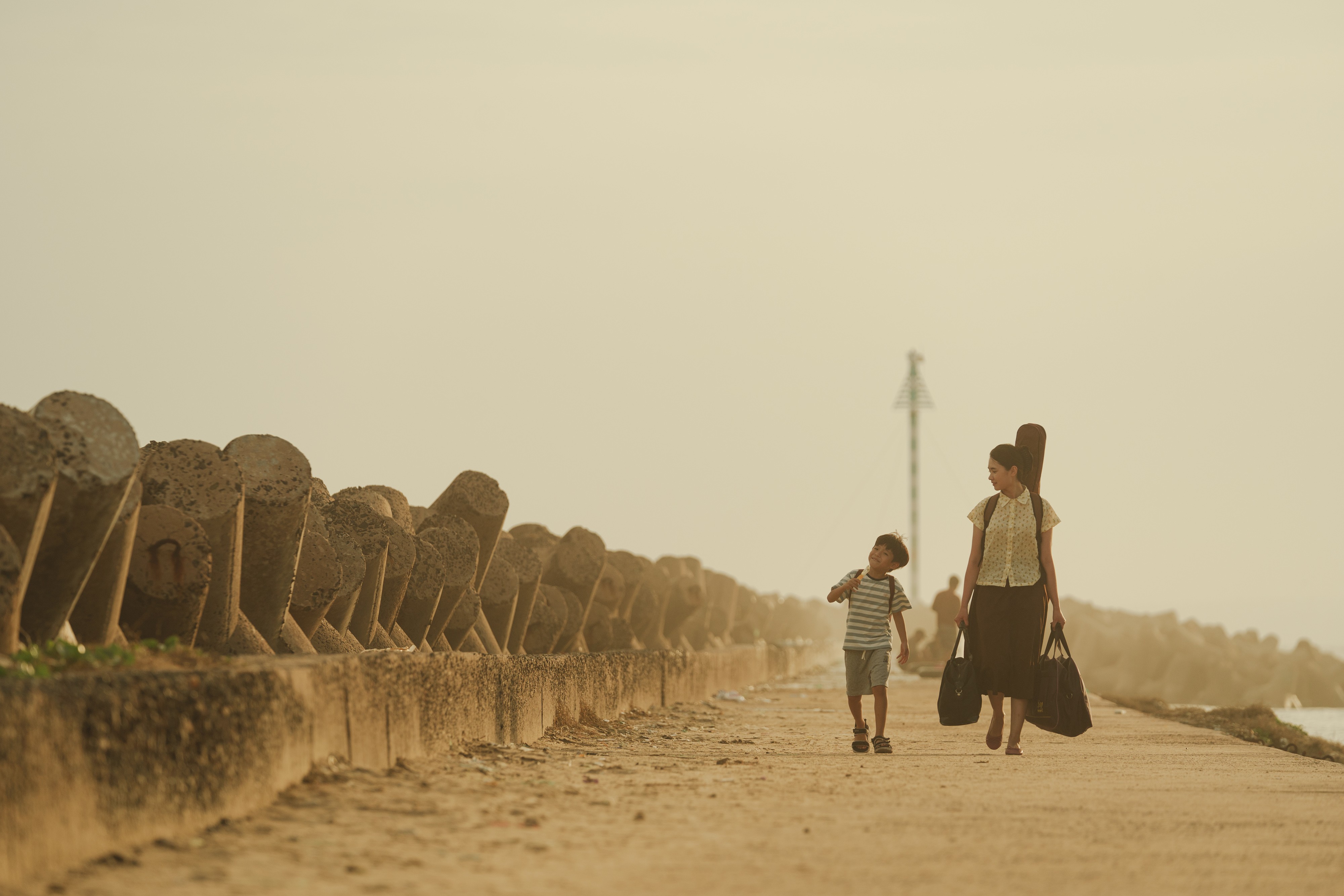 Văn Mai Hương hát lên nỗi lòng người mẹ trong phim 'Mang mẹ đi bỏ'