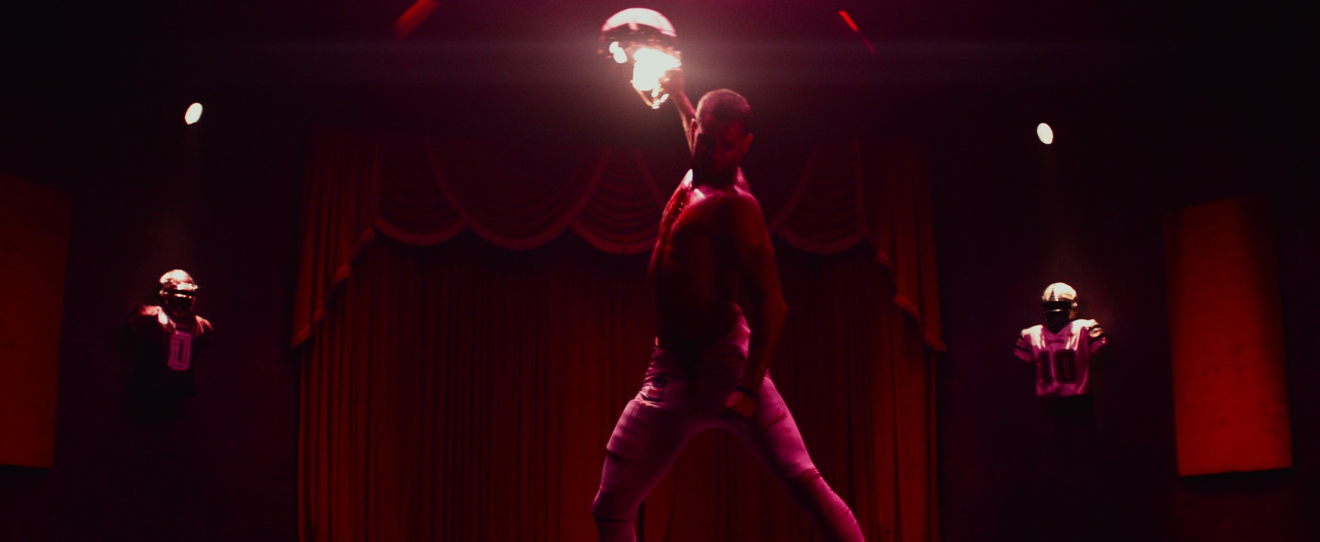 Xuất hiện giáo phái bí ẩn trong phim thể thao, kinh dị 'Huyền thoại' từ nhà sản xuất Jordan Peele?