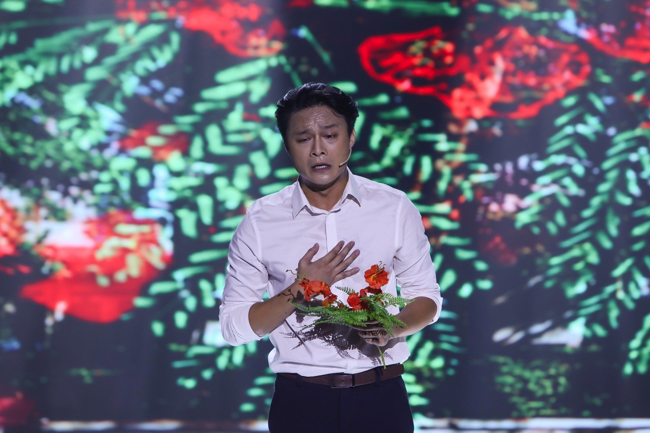Giám khảo Vũ Thành Vinh xúc động với câu chuyện của La Chí Hùng mang đến sân khấu 'Tình Bolero 2025'